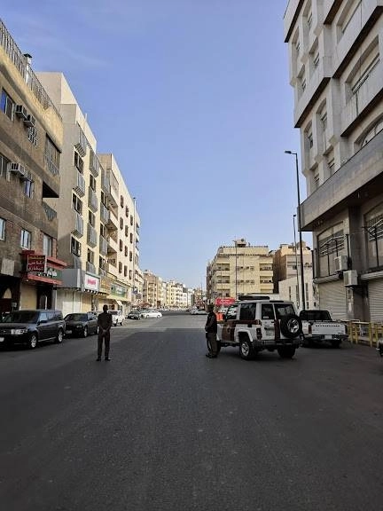 نقاط التفتيش داخل الأحياء بعد منع التجول الجزئي (حى الجمعة) (أحمد القثمي - المدينة المنورة)