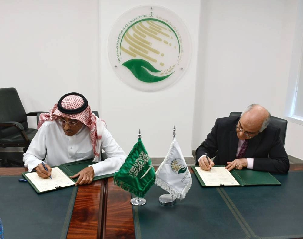 أثناء توقيع اتفاق مركز الملك سلمان للإغاثة ومنظمة الصحة العالمية 