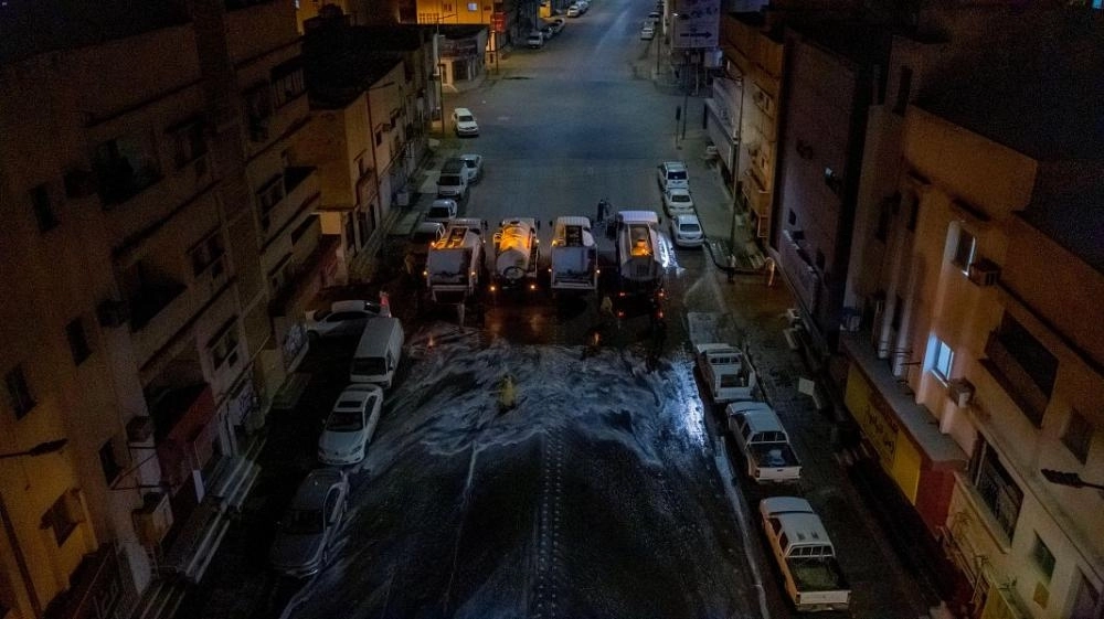 



آليات خلال غسل أحد الشوارع