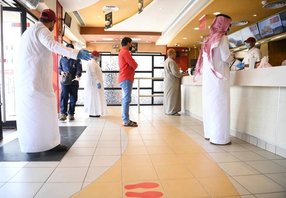 






زبائن في مطعم بجدة