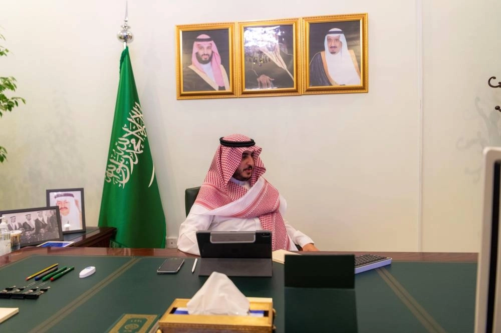  فيصل بن نواف خلال الاجتماع المرئي (مكة)