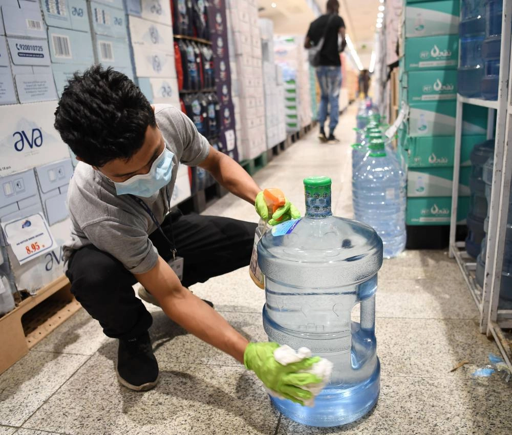 






إجراءات احترازية لتطهير القوارير(مكة)