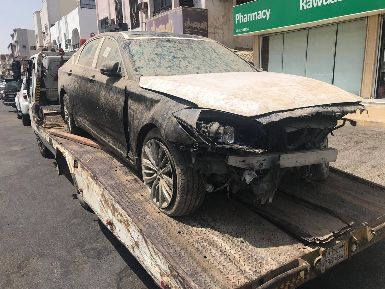 من أعمال إزالة السيارات التالفة (مكة) 