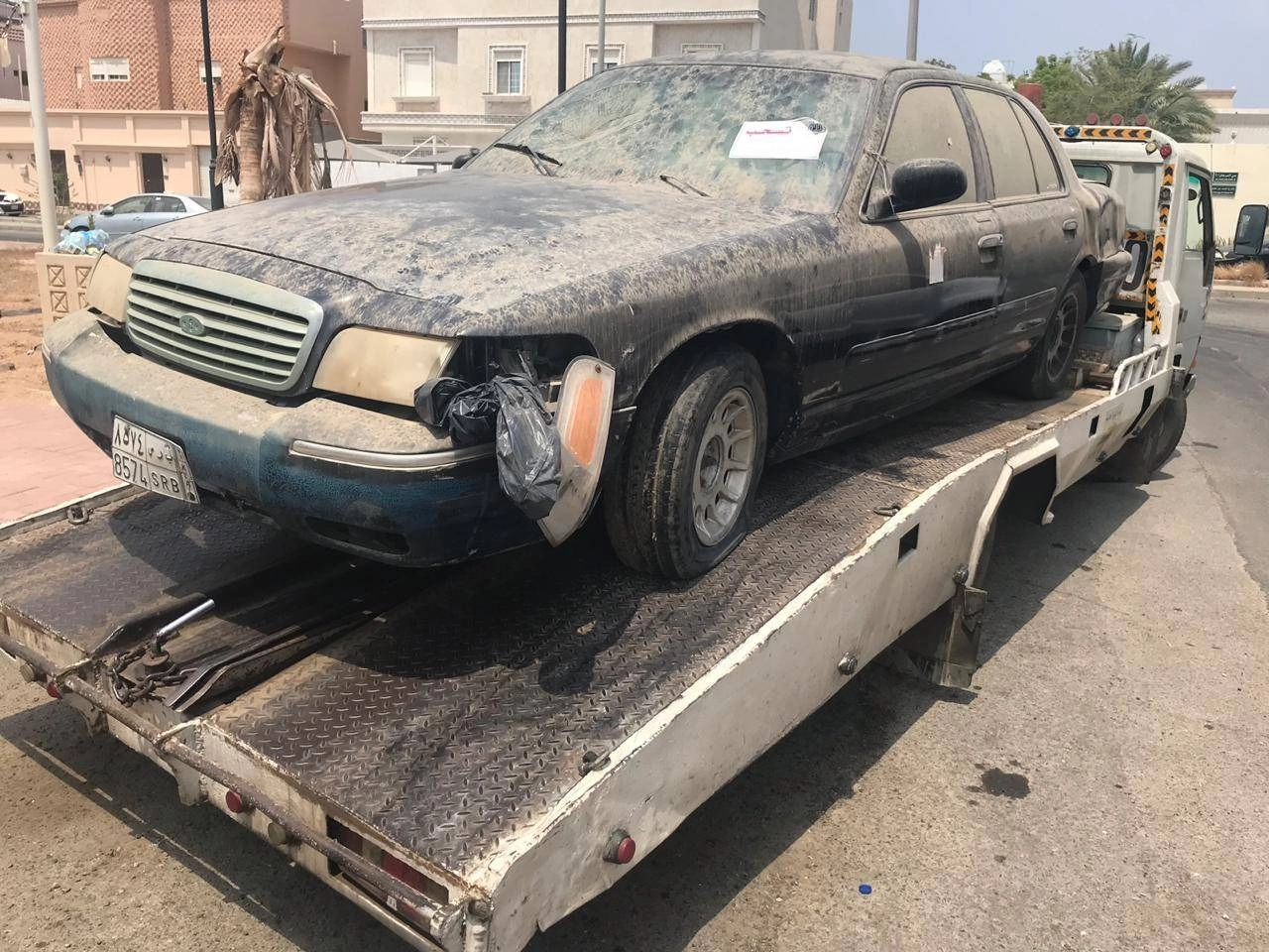 من أعمال إزالة السيارات التالفة (مكة) 