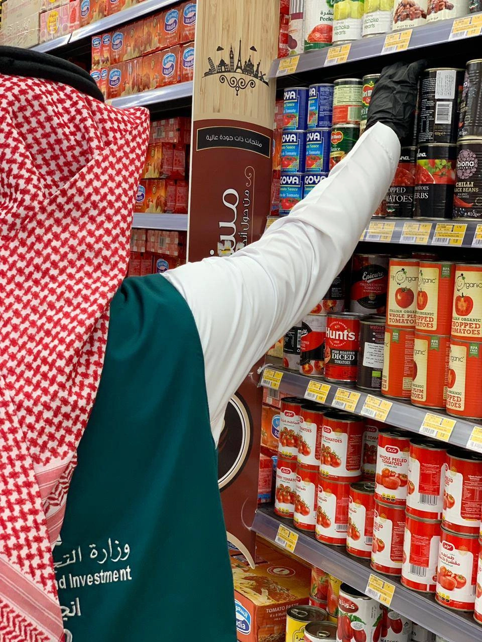 جولات فرق وزارة التجارة بحائل (مكة)