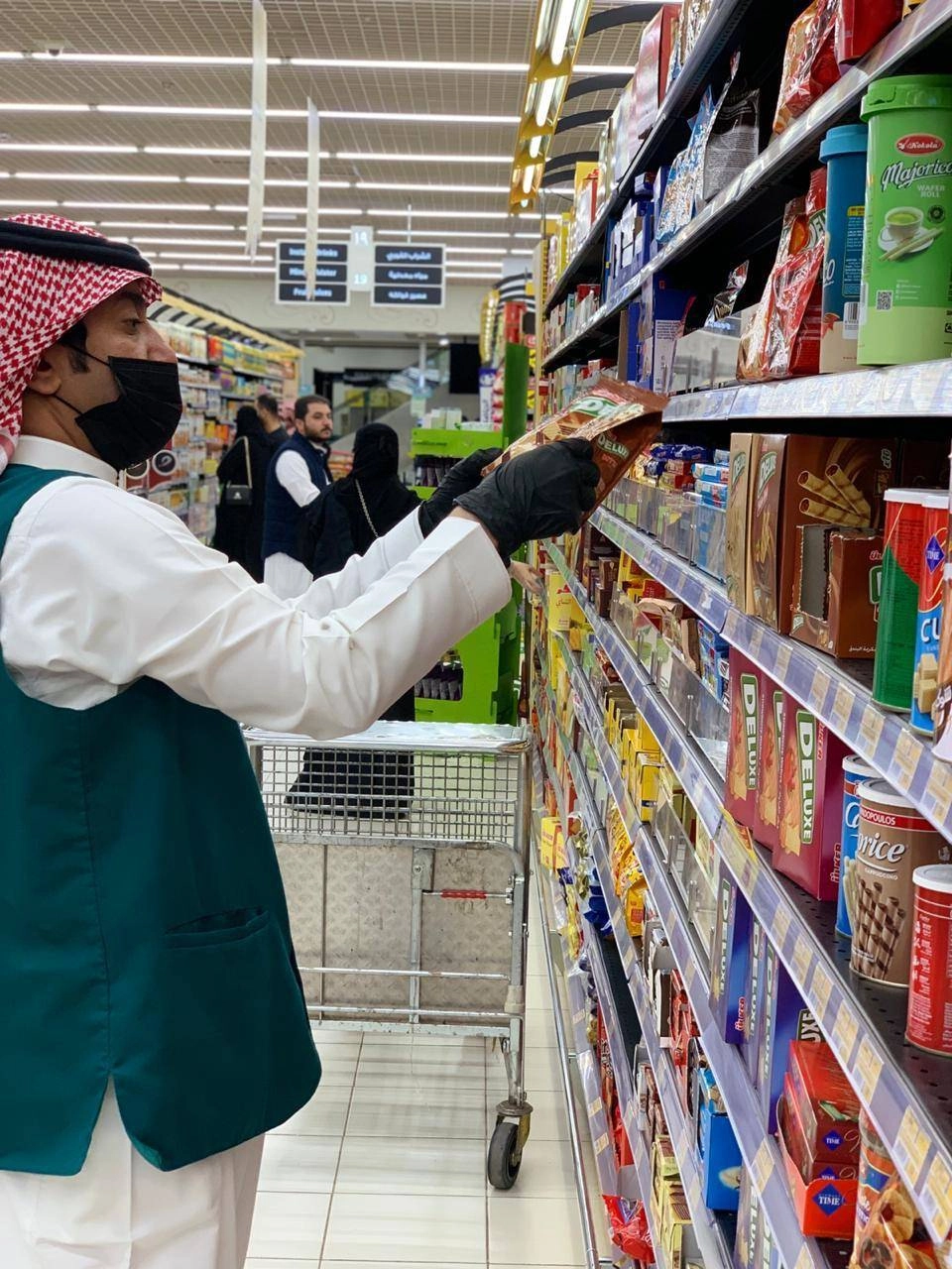 جولات فرق وزارة التجارة بحائل (مكة)