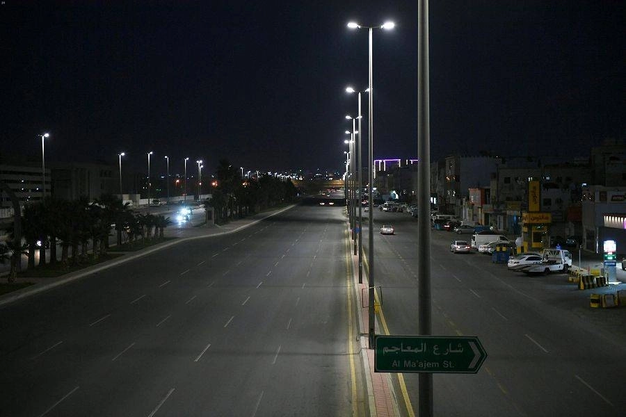 



أحد أحياء جدة كما يبدو خاليا خلال منع التجول         (مكة)