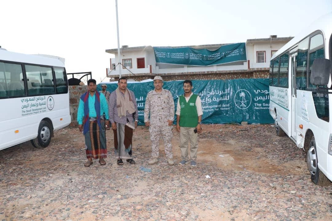 "إعمار اليمن" يدشن مشروعين لدعم أنظمة السلامة في مطار سقطرى وتيسير تنقلات أهاليها