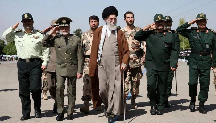 خامنئي يزور الحرس الثوري (مكة)