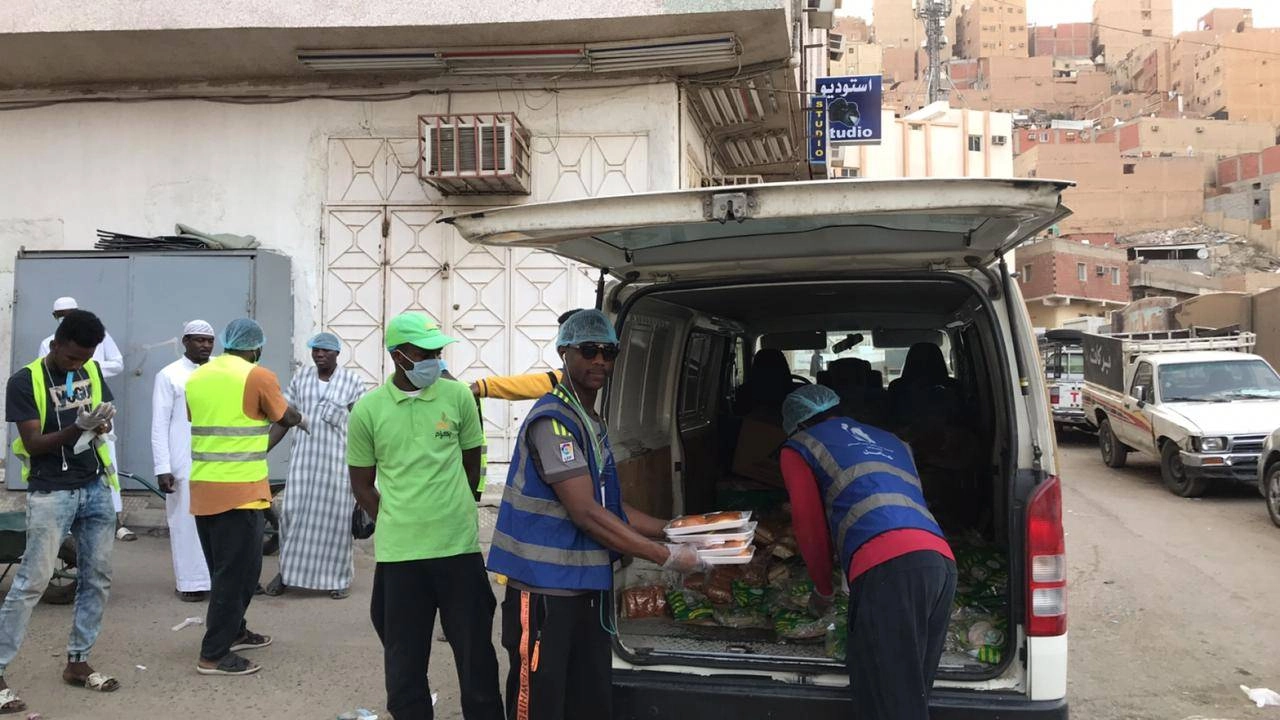 






من توزيع الوجبات             (مكة)