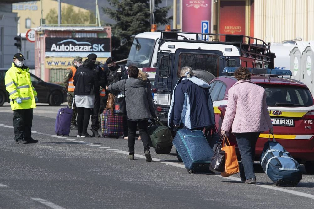 الشرطة تفحص مسافرين في النمسا (د ب أ)