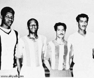 






من اليمين (عبدالعزيز بن حمد - سلطان مناحي - سعد الجوهر - بشير الغول)