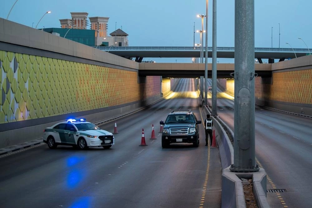 






 من نقاط التفتيش لمنع التجول                                                                                                      (مكة)