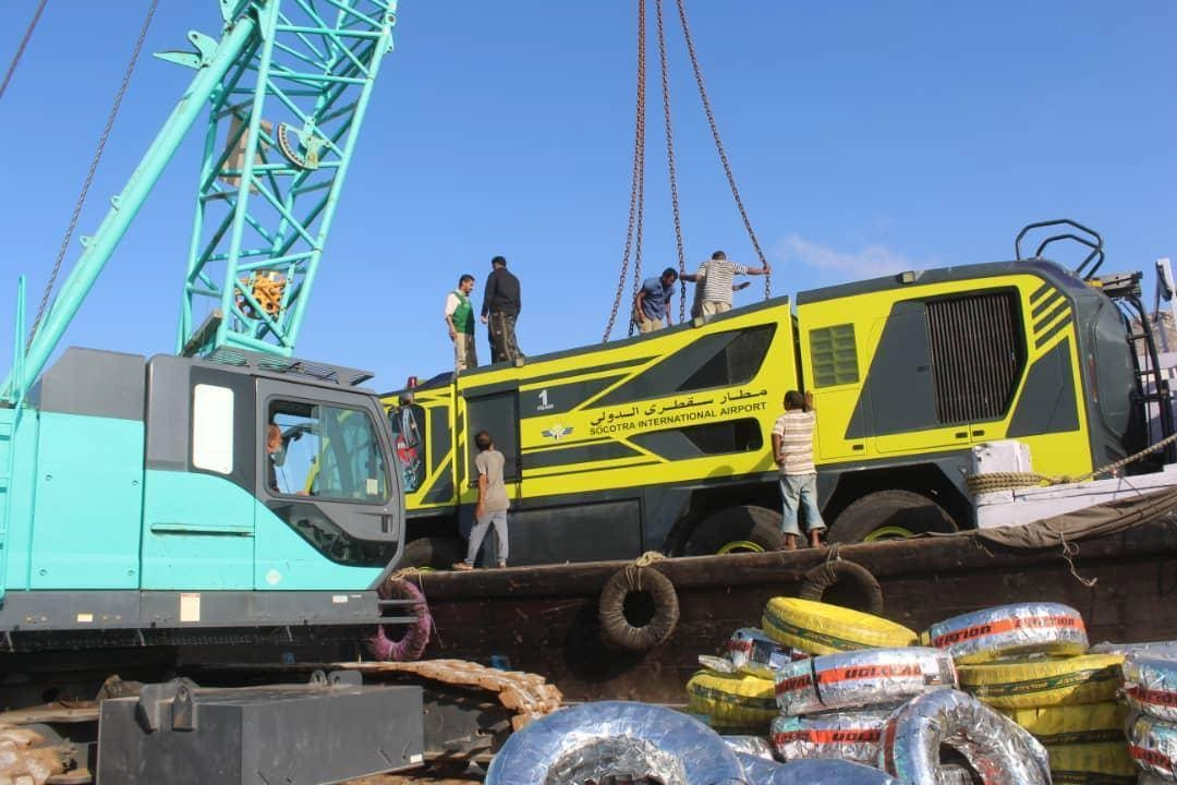 "إعمار اليمن" يدشن مشروعين لدعم أنظمة السلامة في مطار سقطرى