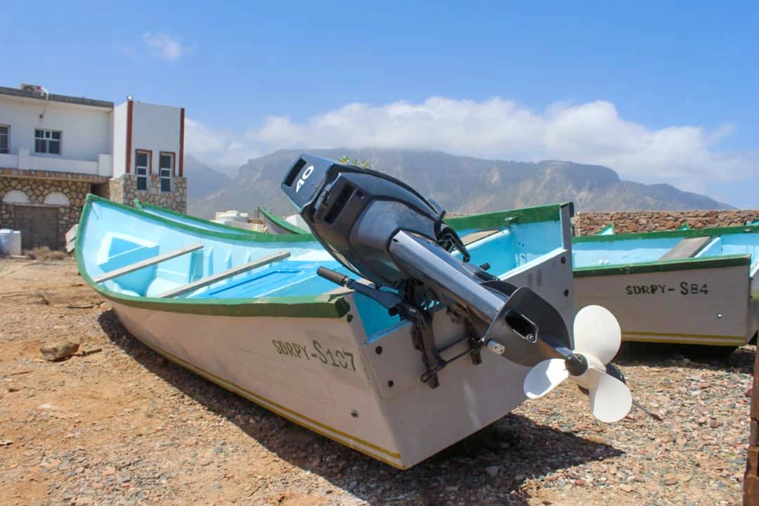 "إعمار اليمن" يؤمن العمل لـ300 صياد في سقطرى