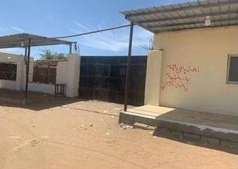 بلدية طيبة تزيل عددا من المحال التجارية والمسالخ المخالفة