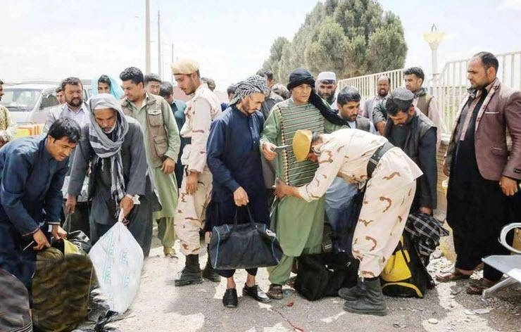 






عمال أفغان عائدون من إيران                                   (مكة)