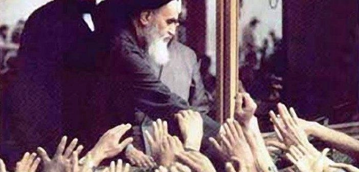 ثورة الخميني رسخت أقدام أصحاب العمائم (مكة)