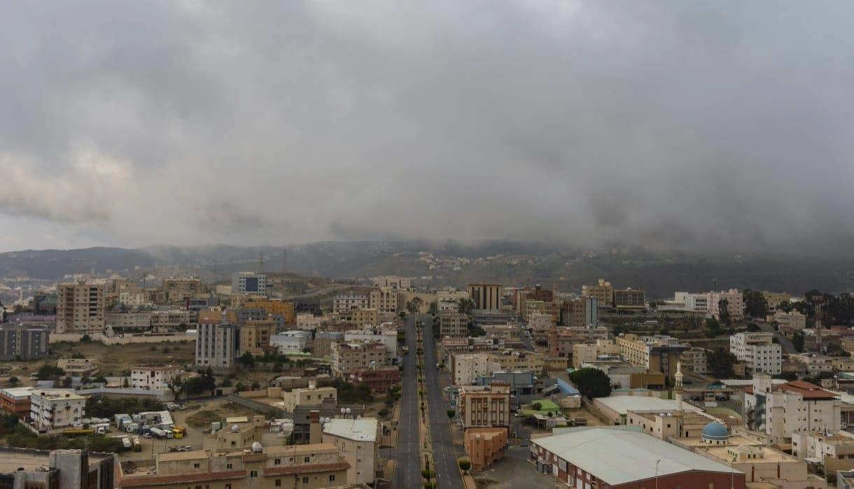 الضباب  يغطي أرجاء واسعة في الباحة (مكة) 