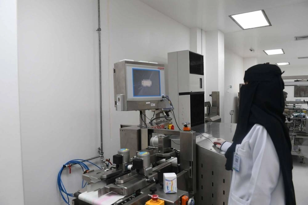 كوادر سعودية تعمل على إنتاج الدواء                                                (مكة)