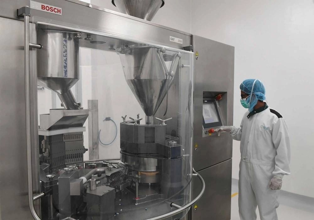 كوادر سعودية تعمل على إنتاج الدواء                                                (مكة)