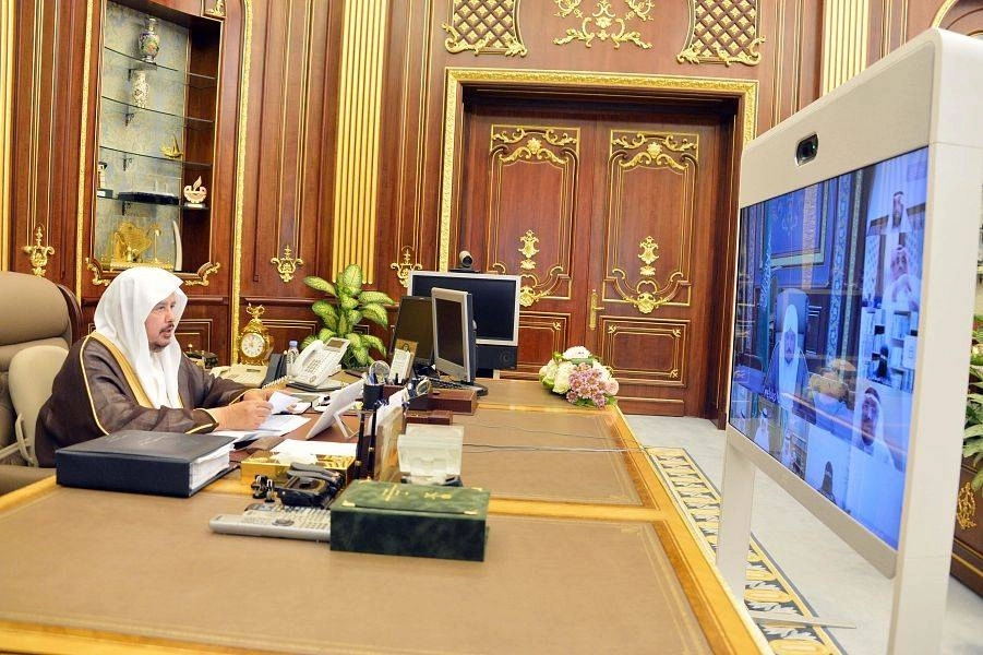 






عبدالله آل الشيخ مترئسا الجلسة عن بعد                      (مكة)