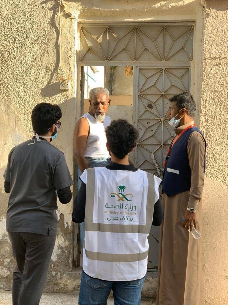 الفرق التوعوية خلال زيارة المنازل بجدة (مكة)