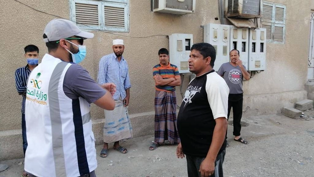 الفرق التوعوية خلال زيارة المنازل بجدة (مكة)  