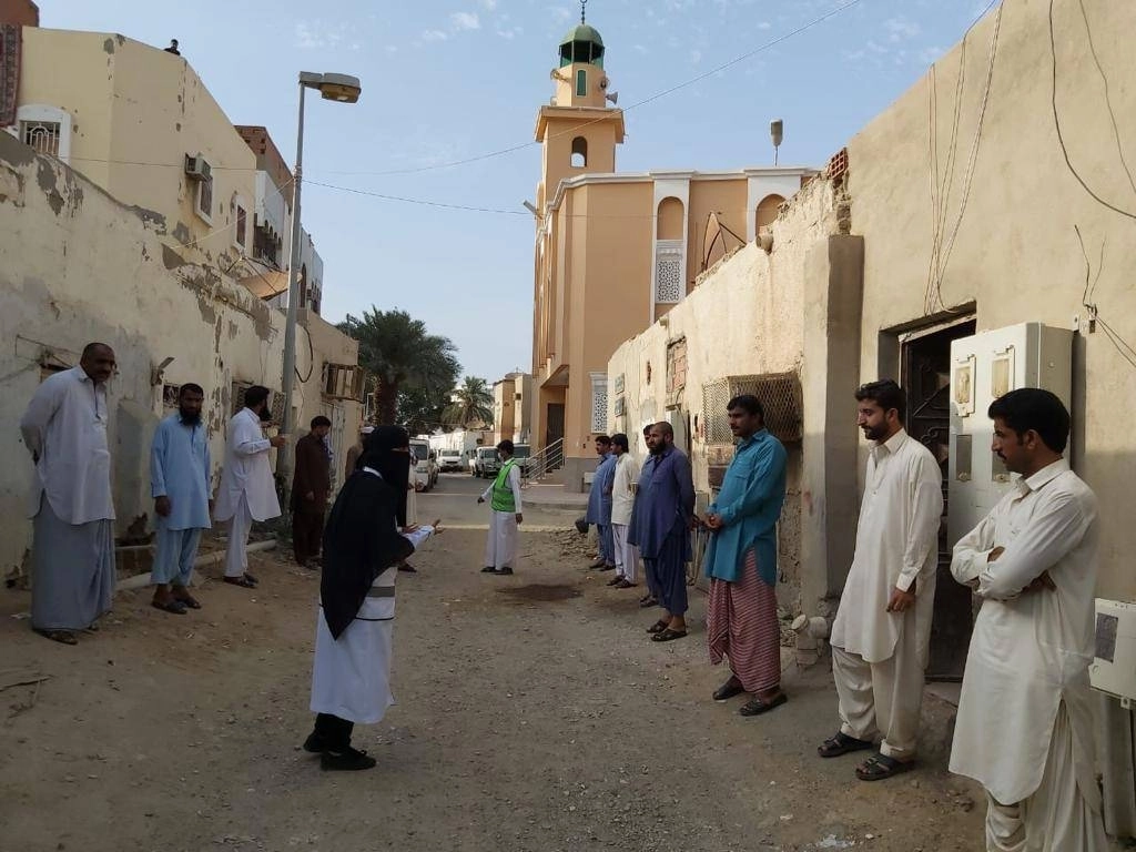 الفرق التوعوية خلال زيارة المنازل بجدة (مكة)  