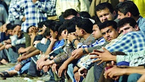 






طابور من العاطلين في إيران                                                                 (مكة)