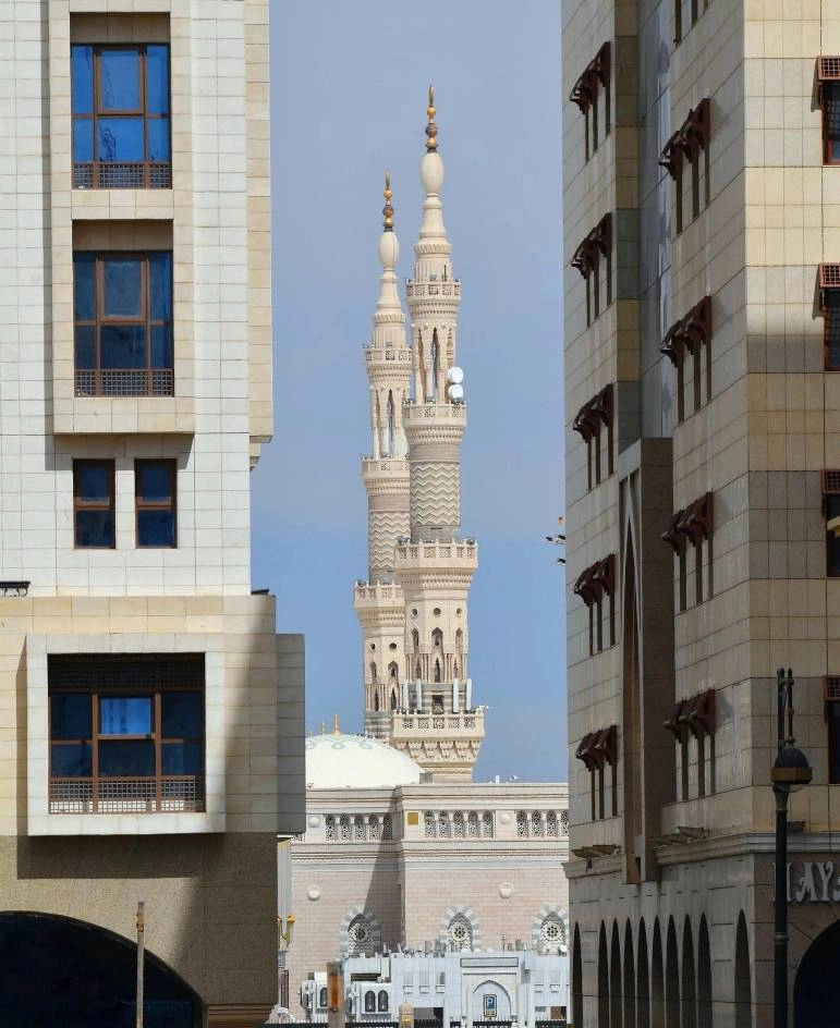 10 مآذن تعلو المسجد النبوي تتميز بهويتها المعمارية الإسلامية