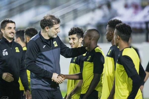 






سلافين بيليتش قبل حصة تدريبية للاتحاد                                                                  (مكة)