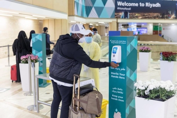 المواطنون لدى وصولهم مطار جدة          (مكة)