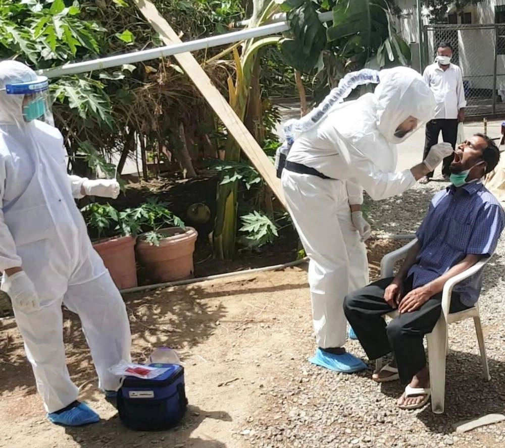 الكشف على 82 ألف عامل في جدة