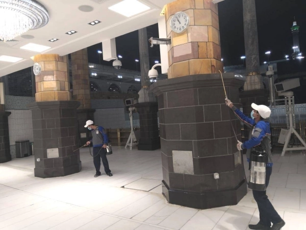 






من أعمال التعقيم                                         (مكة)