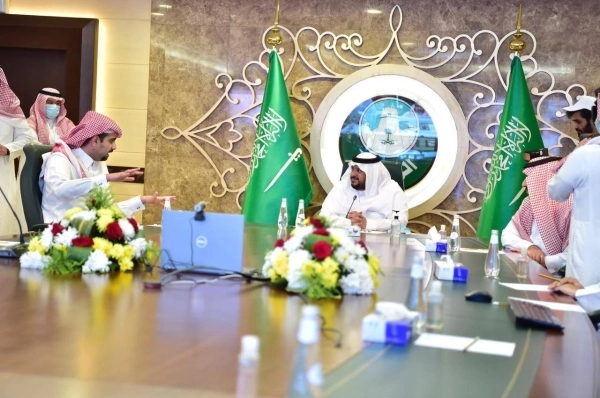  الأمير محمد بن عبدالرحمن يزور مركز المراقبة والتحكم بأمانة الرياض (مكة)