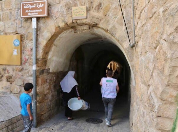 توزيع مركز الملك سلمان للإغاثة والأعمال الإنسانية  سلال غذائية رمضانية على الأسر المتعففة ( مكة ) 