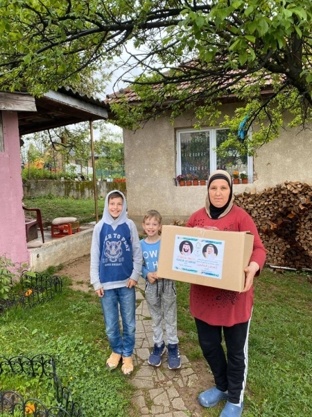 أسرة في البوسنة استفادت  من برنامج خادم الحرمين الشريفين  لتفطیر الصائمین