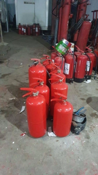 مصادرة 11 ألف كجم من الخضراوات والفواكه داخل سكن للعمالة بنطاق خزام