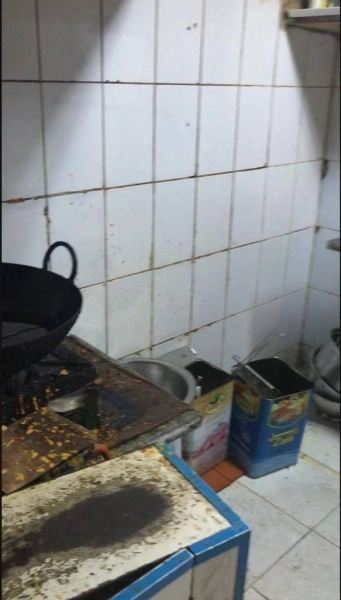 جانب من محل المأكولات