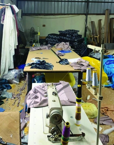 






ضبط مصانع أثاث مخالفة بمكة