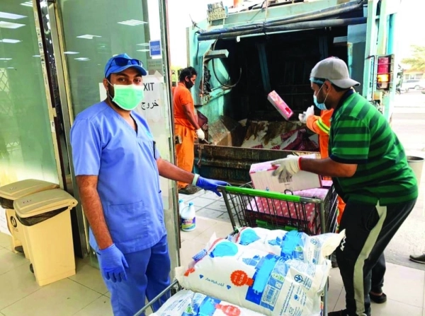 






إتلاف مواد غذائية منتهية الصلاحية في القطيف