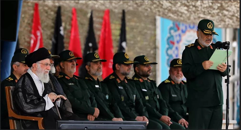 






قادة الحرس الثوري وبينهم حجازي في حضرة المرشد                                                   (مكة)