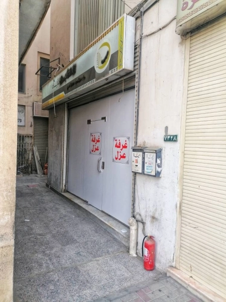 غرف عزل للمشتبه بإصابتهم بكورونا أنشئت في الأسواق الشعبية بجدة   (أنس الحارثي)