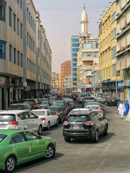 






زحام مروري وسط باب شريف بجدة 
(أنس الحارثي)