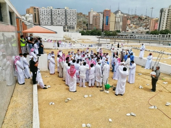 






  مواراة صالح كامل الثرى أمس في مقبرة المعلاة بمكة المكرمة                     (أنس الحارثي)