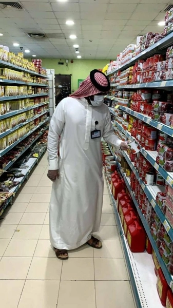 






مراقب خلال الجولات التفتيشية         (مكة)