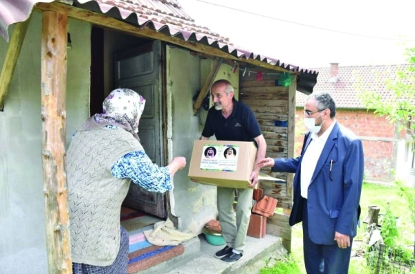 






من توزيع السلال الرمضانية                            (مكة)