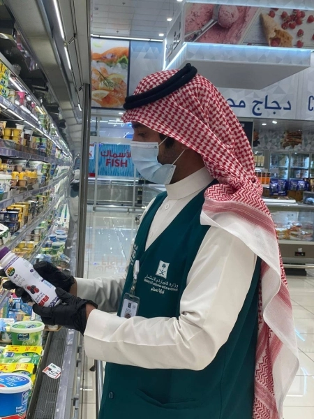 






جولة على منافذ بيع زكاة الفطر ومحلات بيع مستلزمات العيد ومتاجر الذهب بحائل