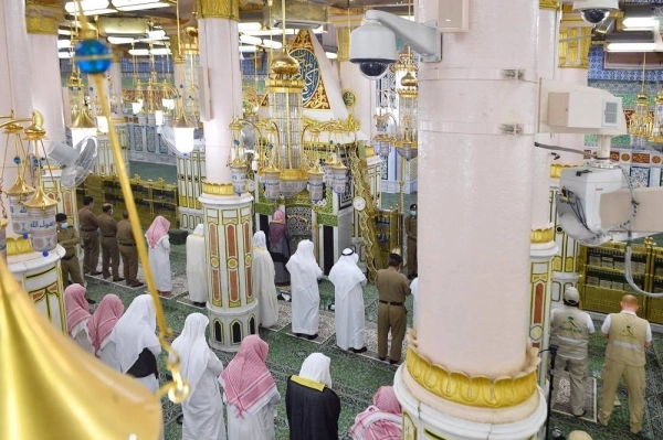 من صلاة التهجد في المسجد النبوي الشريف.